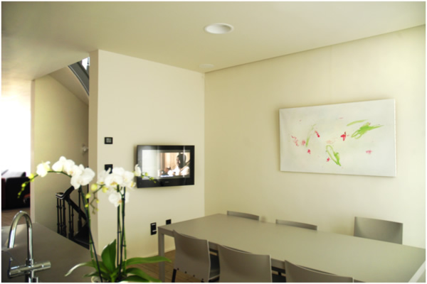 The third floor hosts a light and modern kitchen and dining corner.