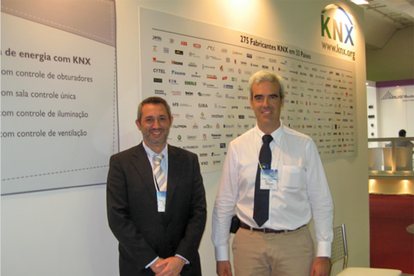 Miguel Jose Gambia Soares and Luis Franco from Eurodomotica at Predialtec 2012 on the KNX booth.