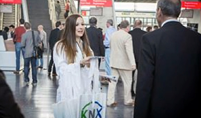 The KNX logo was visible on the thousands of bags carried by the masses of visitors, and were being handed out at entrances and islands within the exhibition centre.