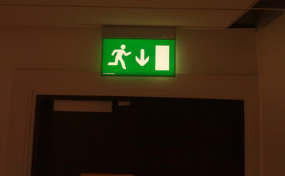 KNX is in charge of emergency lighting, which requires the cooperation of many contractors.