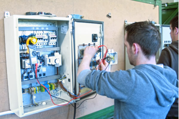 There is nothing to stop capable electricians from advancing into KNX projects.