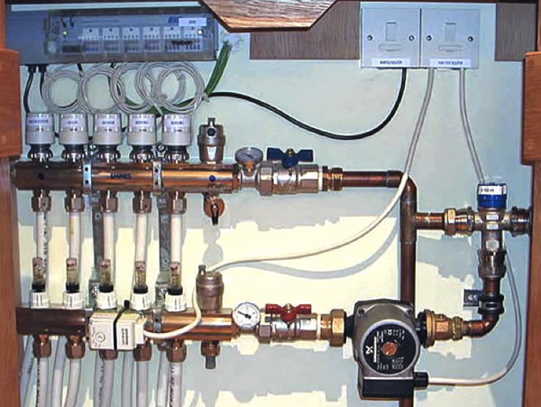 Heating demand control by valves at manifold.