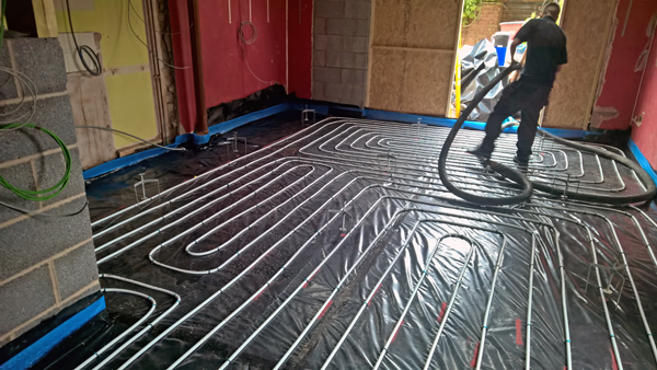 The liquid screed over the UFH goes in.