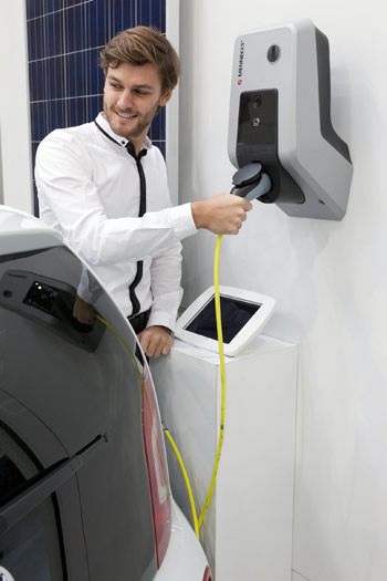Electric car re-charging at the ZVEH E-Haus (image source: Messe Frankfurt GmbH/Jean-Luc Valentin). 