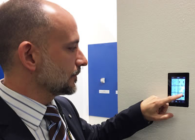 Iddero’s Guillermo Rodriguez Garcia shows the flushmounted Verso+IP capacitive room controller with Ethernet port.