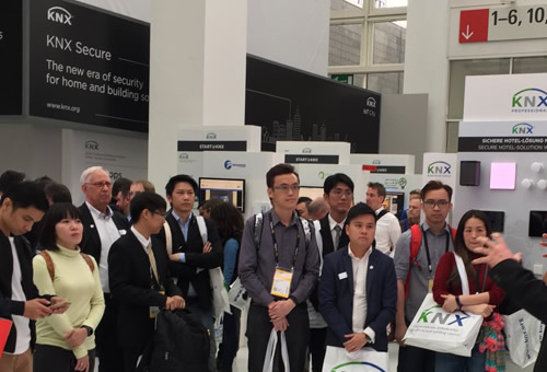 Crowds gather in the KNX IoT City at Light + Building 2018 to hear about KNX Secure.