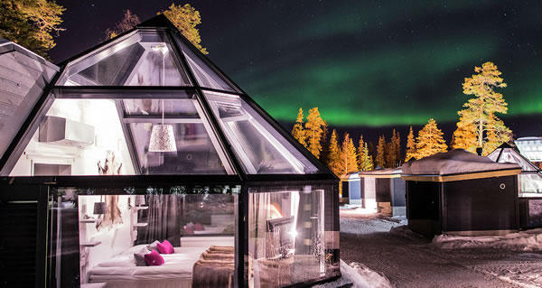 The heating resistors on the outside of the glass roof remove frost from the glass and melt any snow and ice on the roof so that the Northern Lights can be seen at any time.