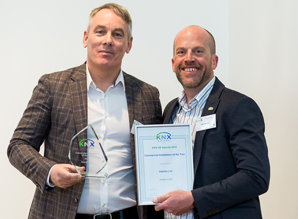Intecho's Paul Murphy (left) receiving the award for Commercial Installer of the Year 2019 from KNX UK President Iain Gordon.