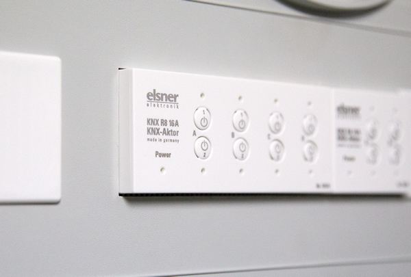 The KNX R4 and R8 actuators have an integrated staircase timer.